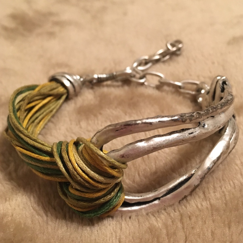 BRACELET.